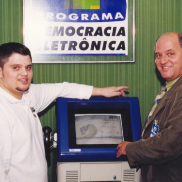 Totem interativo Democracia Eletrônica